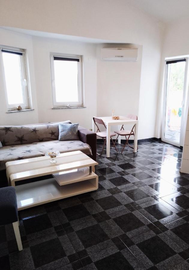 Abelia Sea View *